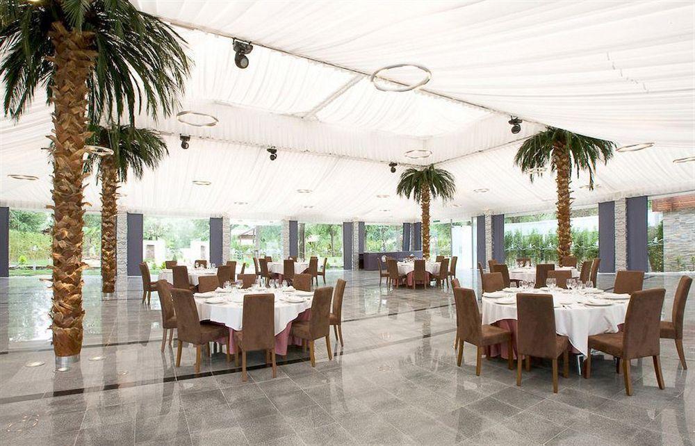 Complejo La Cigueena Arganda Del Rey Restoran foto